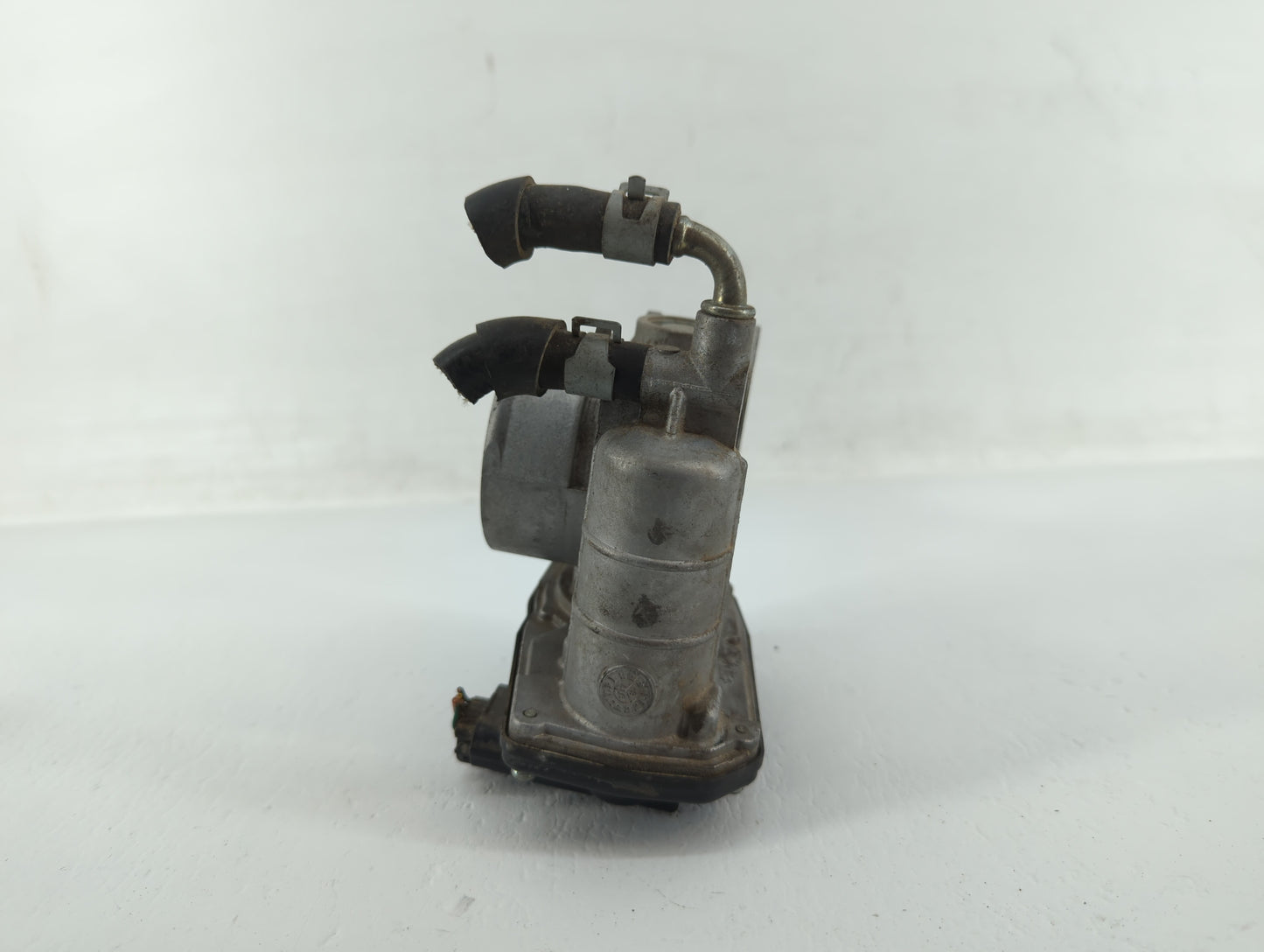 2009-2012 Infiniti Fx35 Throttle Body P/N:RME60-21 526-02 Fits OEM Used Auto Parts - Oemusedautoparts1.com