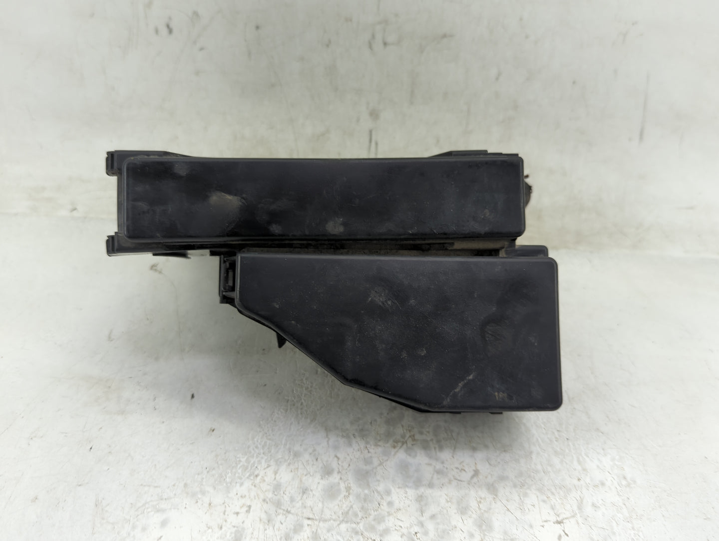 2009 Infiniti G37 Fusebox Fuse Box Panel Relay Module P/N:7254-5763 Fits OEM Used Auto Parts - Oemusedautoparts1.com