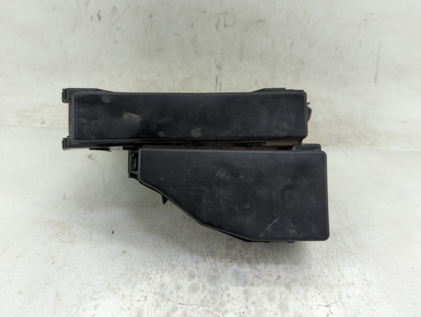 2009 Infiniti G37 Fusebox Fuse Box Panel Relay Module P/N:7254-5763 Fits OEM Used Auto Parts - Oemusedautoparts1.com