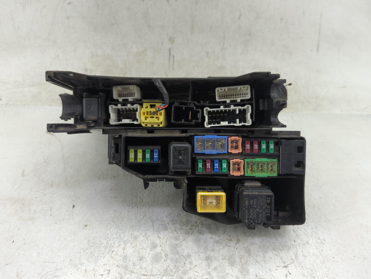 2009 Infiniti G37 Fusebox Fuse Box Panel Relay Module P/N:7254-5763 Fits OEM Used Auto Parts - Oemusedautoparts1.com