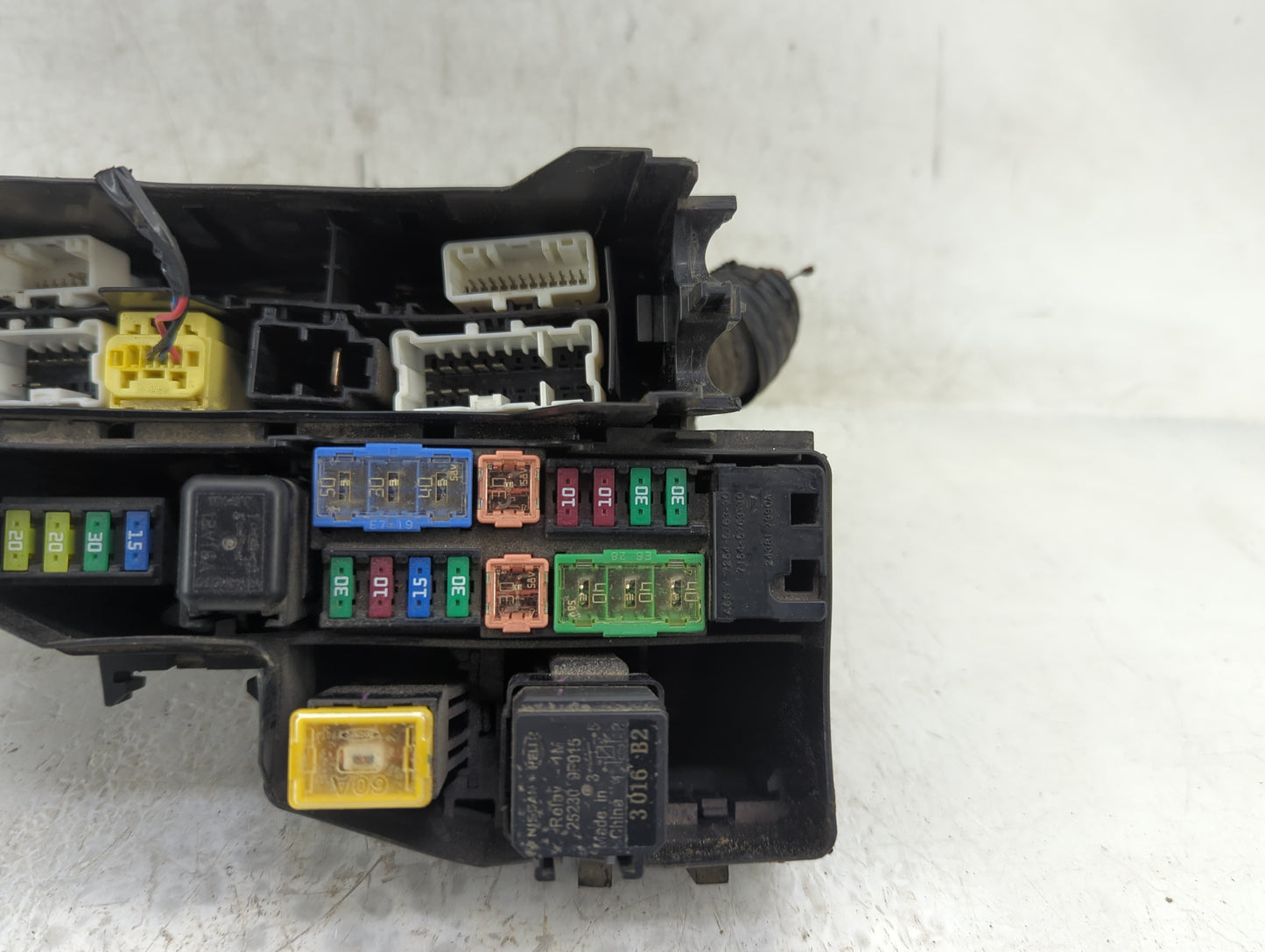2009 Infiniti G37 Fusebox Fuse Box Panel Relay Module P/N:7254-5763 Fits OEM Used Auto Parts - Oemusedautoparts1.com