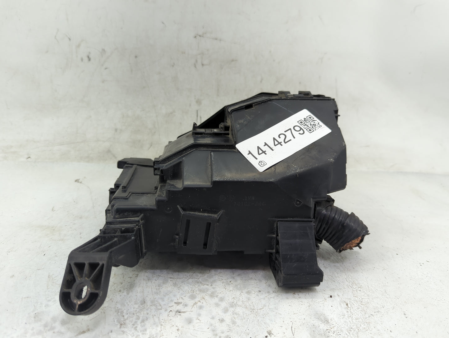 2009 Infiniti G37 Fusebox Fuse Box Panel Relay Module P/N:7254-5763 Fits OEM Used Auto Parts - Oemusedautoparts1.com