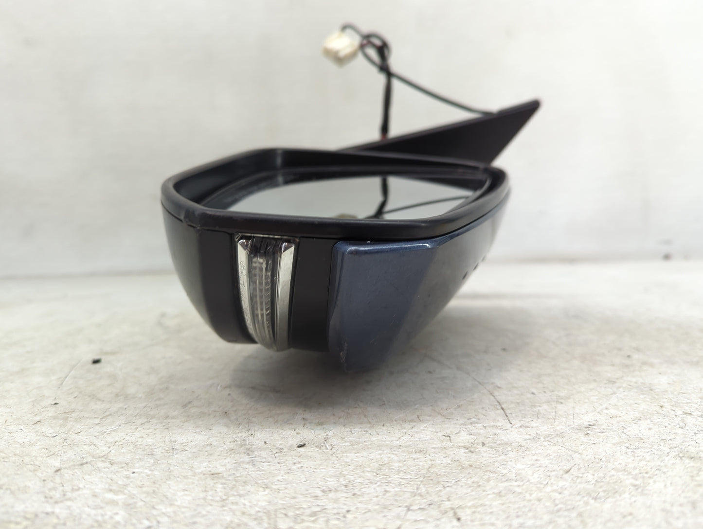 2009-2013 Infiniti G37 Passenger Side View Mirror - Right Door Mirror OEM Used - Oemusedautoparts1.com