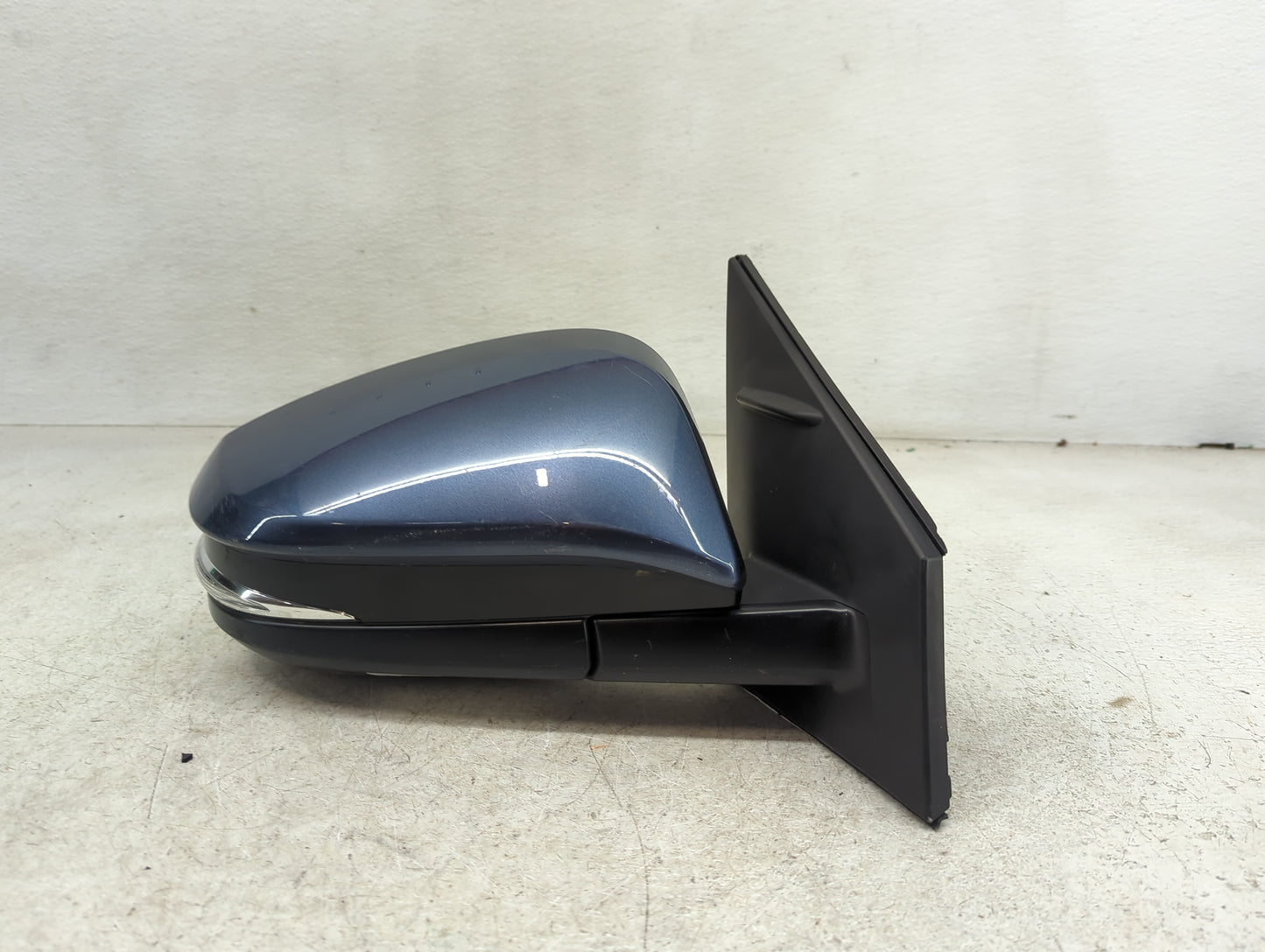 2009-2013 Infiniti G37 Passenger Side View Mirror - Right Door Mirror OEM Used - Oemusedautoparts1.com