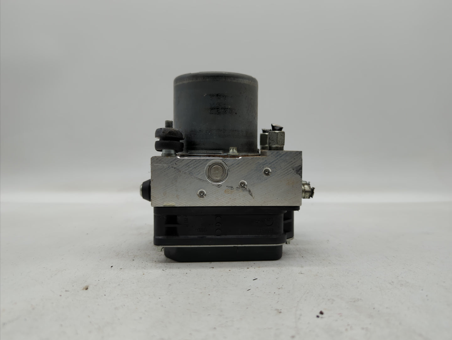 2009-2010 Infiniti G37 ABS Pump Control Module Replacement P/N:47660 1NF0C 47660 1NC0C Fits Fits 2009 2010 OEM Used Auto Par
