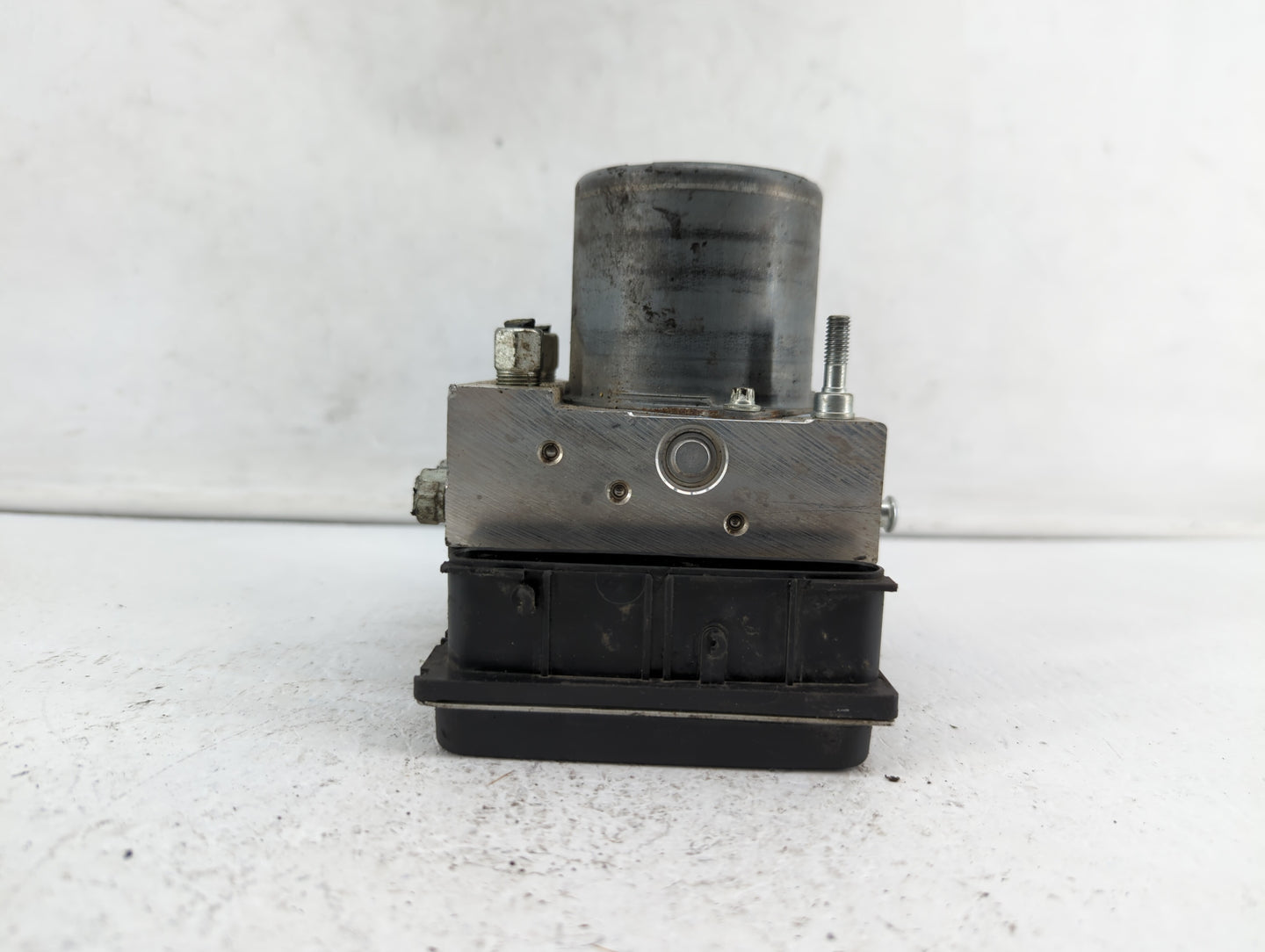 2009-2010 Infiniti G37 ABS Pump Control Module Replacement P/N:47660 1NF0C 47660 1NC0C Fits Fits 2009 2010 OEM Used Auto Par