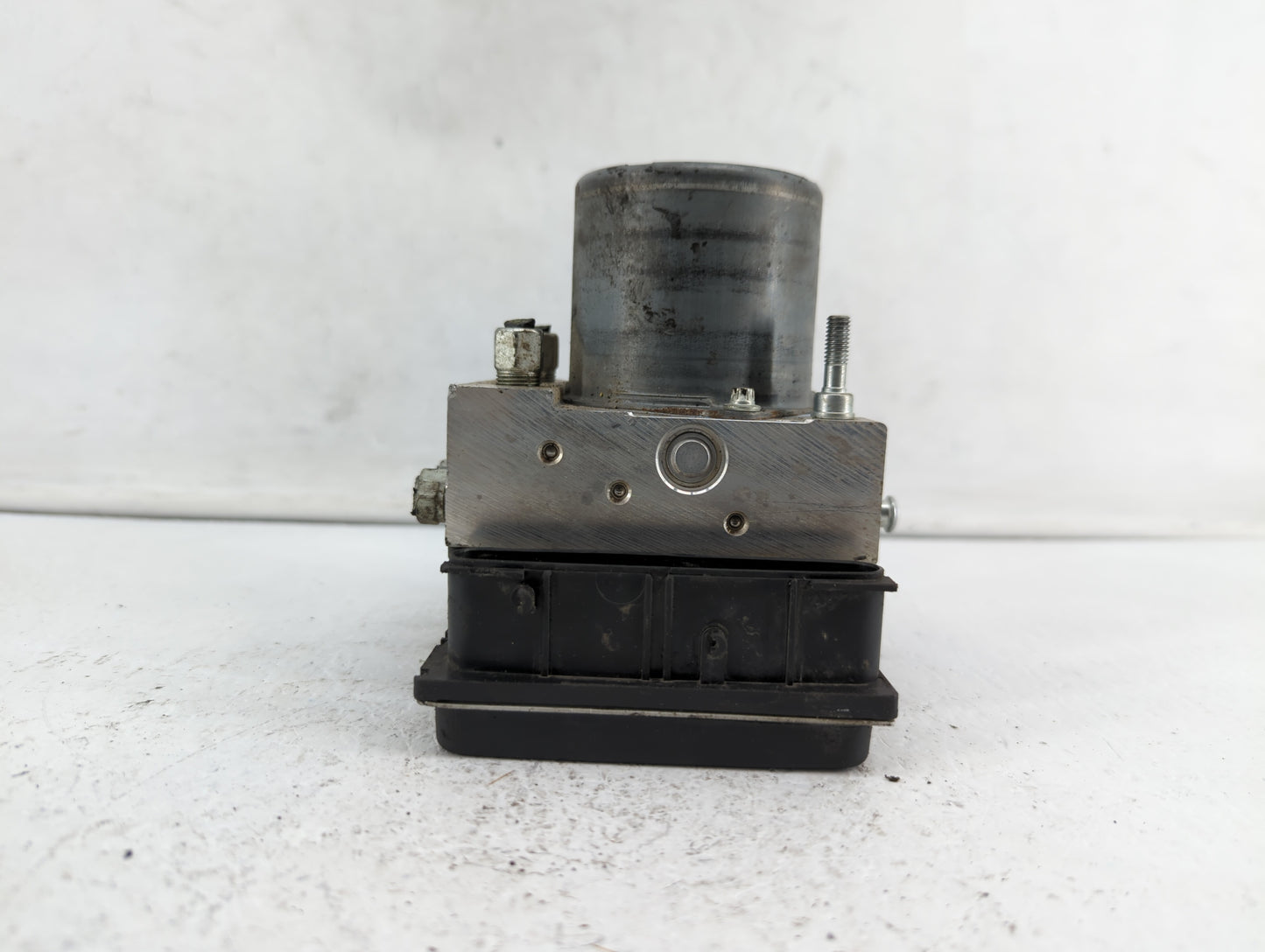 2009-2010 Infiniti G37 ABS Pump Control Module Replacement P/N:47660 1NF0C 47660 1NC0C Fits Fits 2009 2010 OEM Used Auto Par