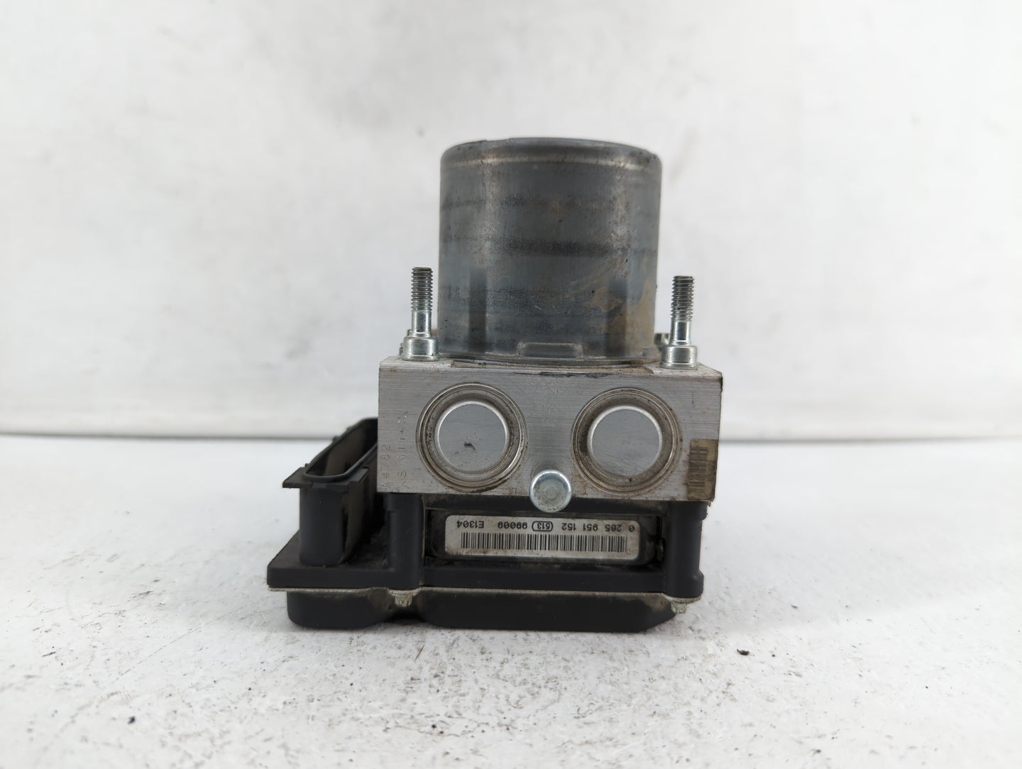 2009-2010 Infiniti G37 ABS Pump Control Module Replacement P/N:47660 1NF0C 47660 1NC0C Fits Fits 2009 2010 OEM Used Auto Par