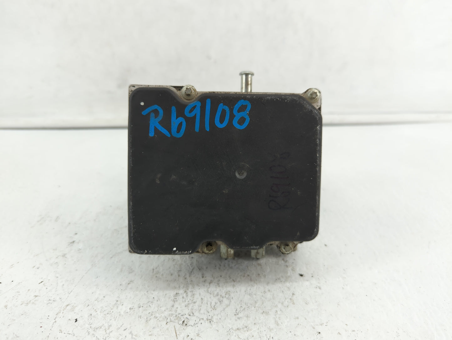 2009-2010 Infiniti G37 ABS Pump Control Module Replacement P/N:47660 1NF0C 47660 1NC0C Fits Fits 2009 2010 OEM Used Auto Par