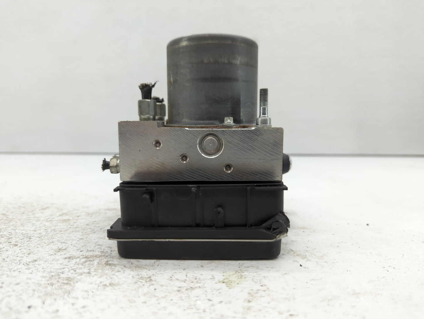 2009 Infiniti G37 ABS Pump Control Module Replacement P/N:47660 1NC0E Fits OEM Used Auto Parts - Oemusedautoparts1.com