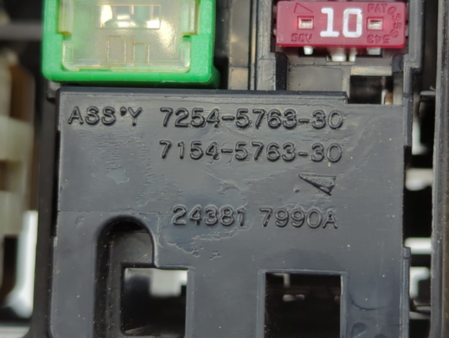 2009 Infiniti G37 Fusebox Fuse Box Panel Relay Module P/N:7254-5763-30 Fits OEM Used Auto Parts - Oemusedautoparts1.com
