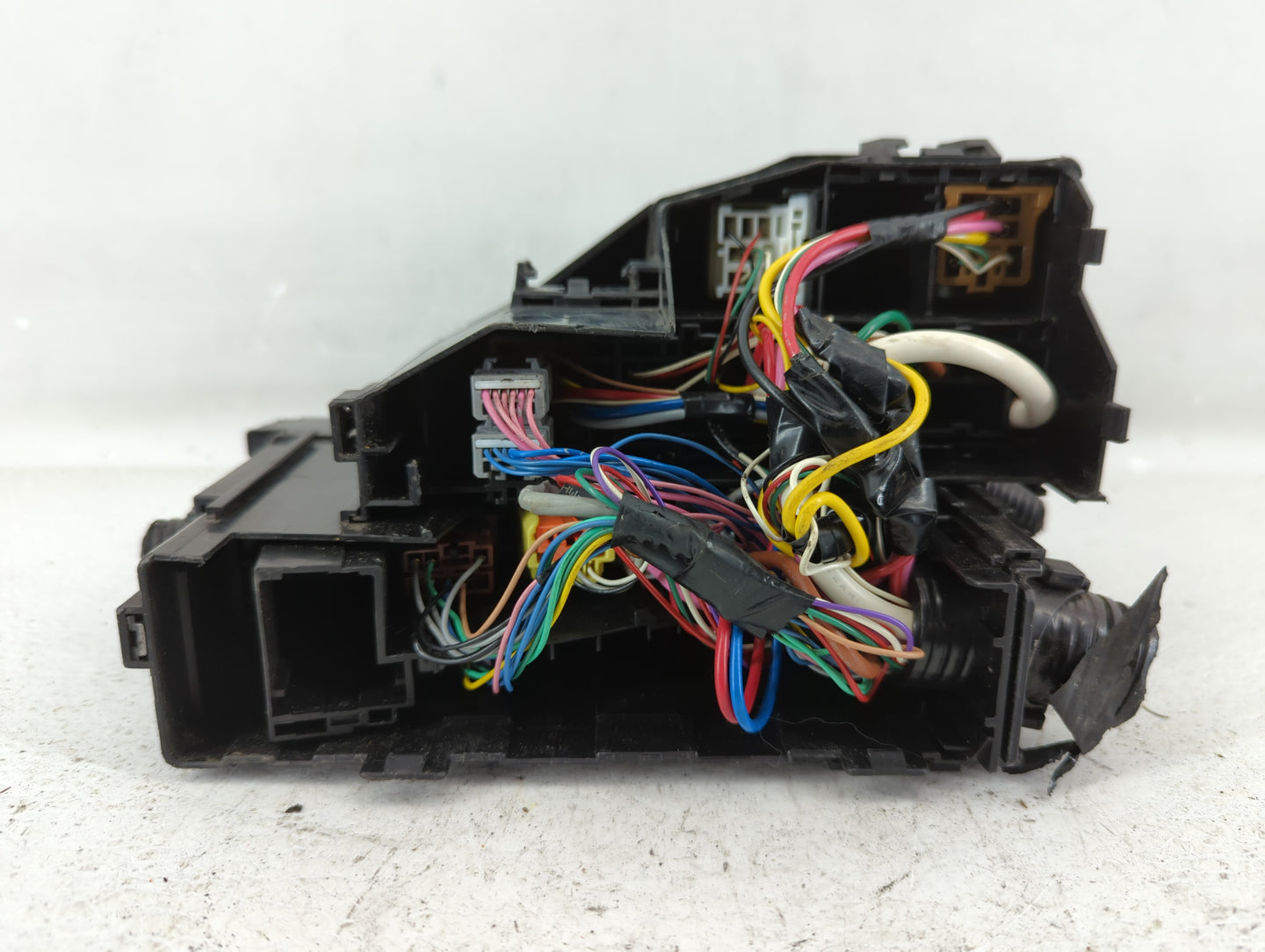2009 Infiniti G37 Fusebox Fuse Box Panel Relay Module P/N:7254-5763-30 Fits OEM Used Auto Parts - Oemusedautoparts1.com