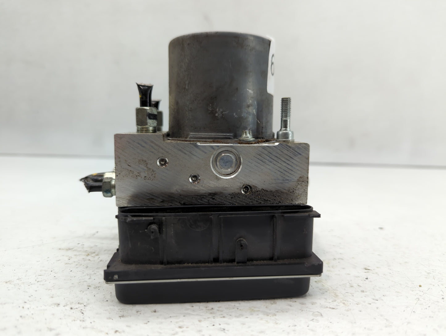 2009 Infiniti G37 ABS Pump Control Module Replacement P/N:47660 1NC0E 0 265 230 540 Fits OEM Used Auto Parts - Oemusedautopa