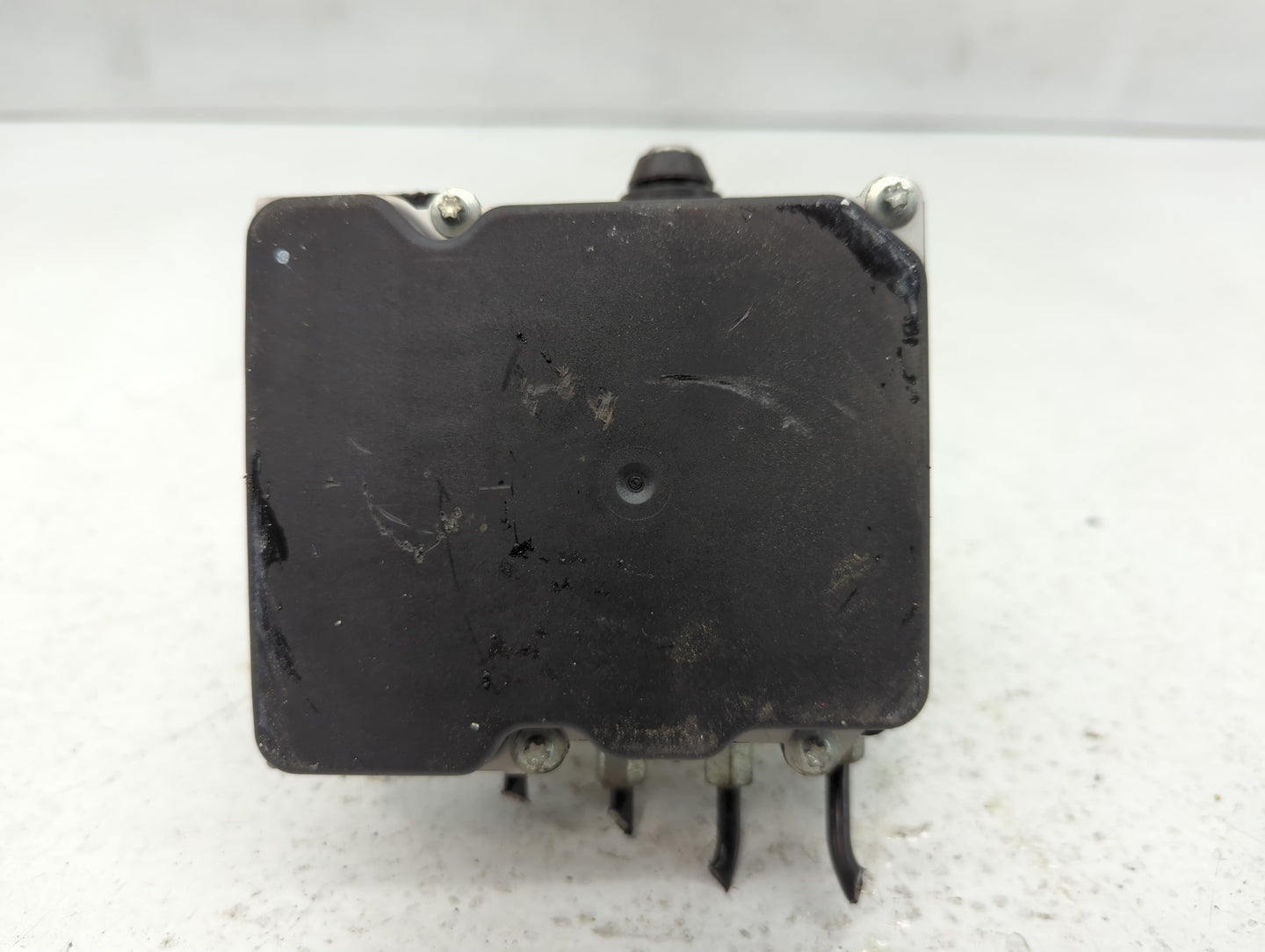 2009 Infiniti G37 ABS Pump Control Module Replacement P/N:47660 1NC0E 0 265 230 540 Fits OEM Used Auto Parts - Oemusedautopa