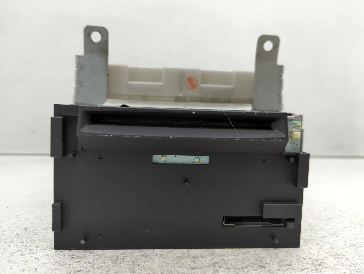 2009-2010 Infiniti M35 Radio AM FM Cd Player Receiver Replacement P/N:25915 1DV9A 25915 1DV0A Fits Fits 2009 2010 OEM Used A