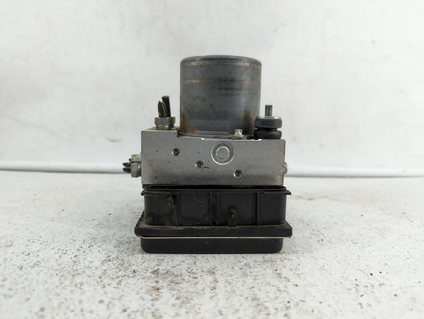 2009-2010 Infiniti M45 ABS Pump Control Module Replacement P/N:47660 EV50C Fits Fits 2009 2010 OEM Used Auto Parts - Oemused