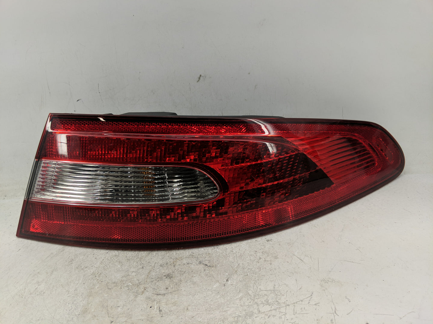 2009-2011 Jaguar Xf Tail Light Assembly Passenger Right OEM P/N:8X23134C4 BD Fits Fits 2009 2010 2011 OEM Used Auto Parts - 