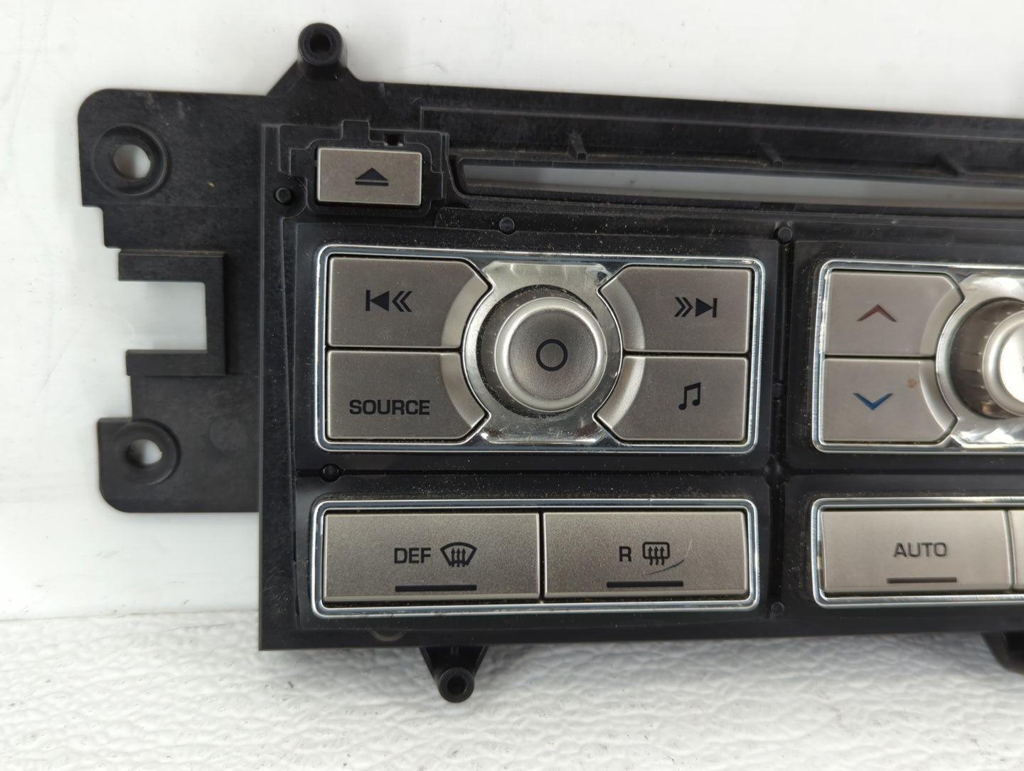 2009-2011 Jaguar Xf Radio Control Panel - Oemusedautoparts1.com
