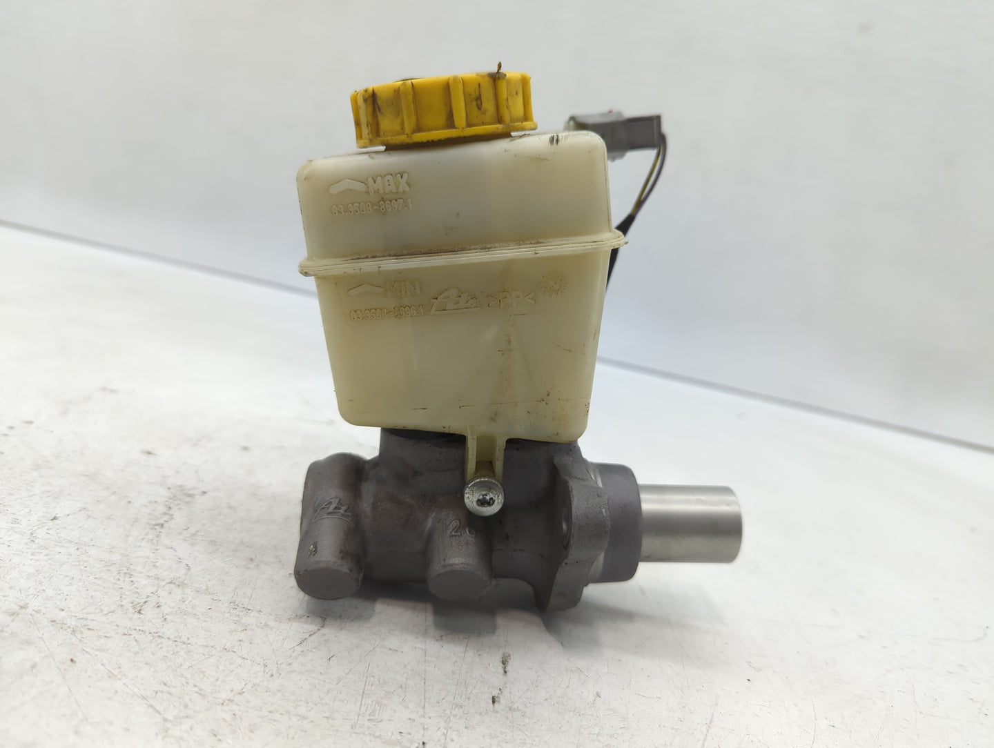 2009-2015 Jaguar Xf Brake Master Cylinder - Oemusedautoparts1.com