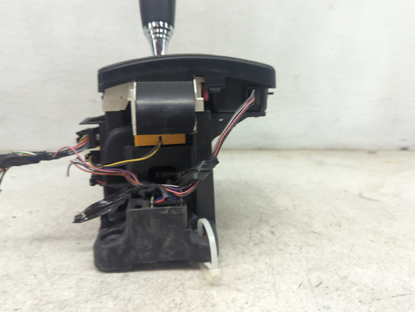 2009 Jeep Commander Floor Console Assembly Shifter - Oemusedautoparts1.com