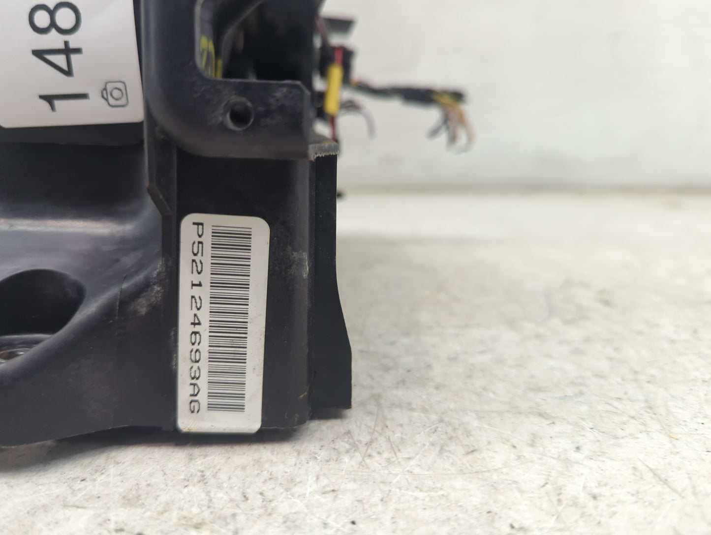 2009 Jeep Commander Floor Console Assembly Shifter - Oemusedautoparts1.com
