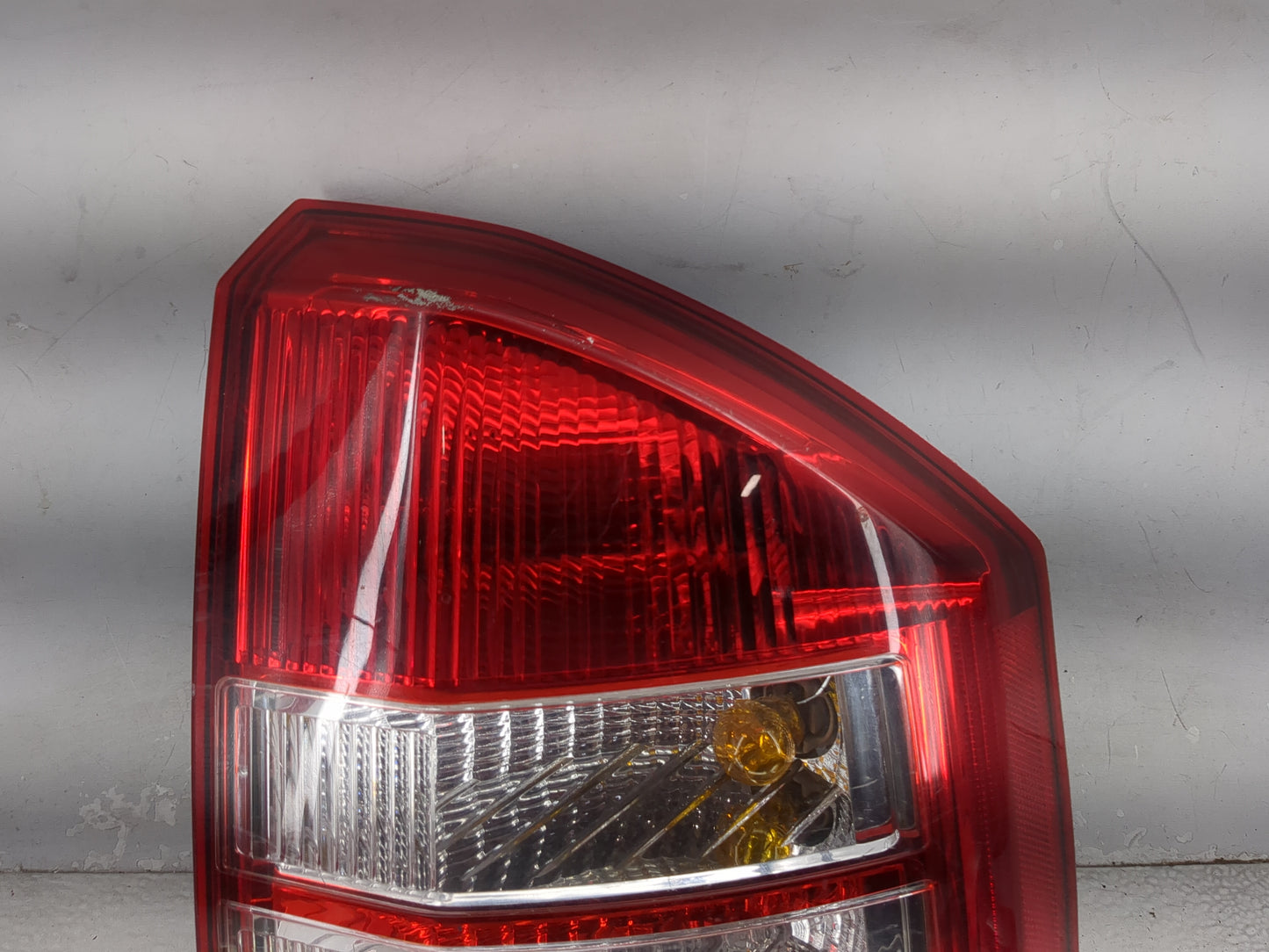 2007-2010 Jeep Compass Tail Light Assembly Passenger Right OEM P/N:32CP 3157 P27W17W Fits Fits 2007 2008 2009 2010 OEM Used 