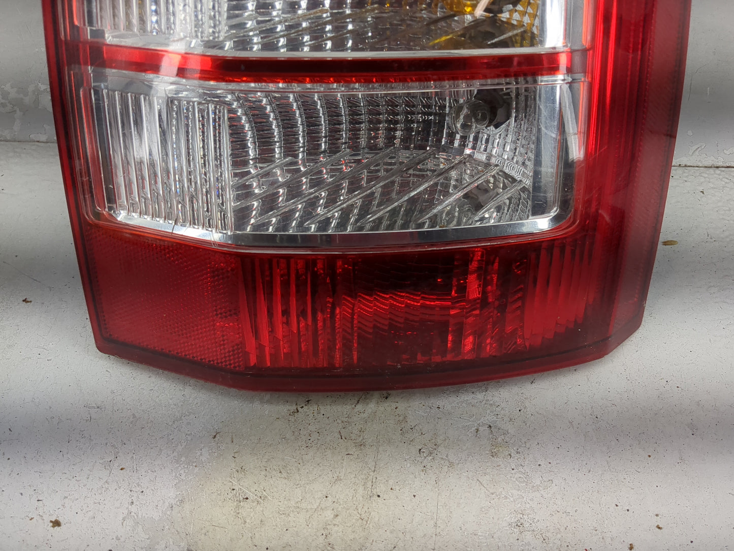 2007-2010 Jeep Compass Tail Light Assembly Passenger Right OEM P/N:32CP 3157 P27W17W Fits Fits 2007 2008 2009 2010 OEM Used 