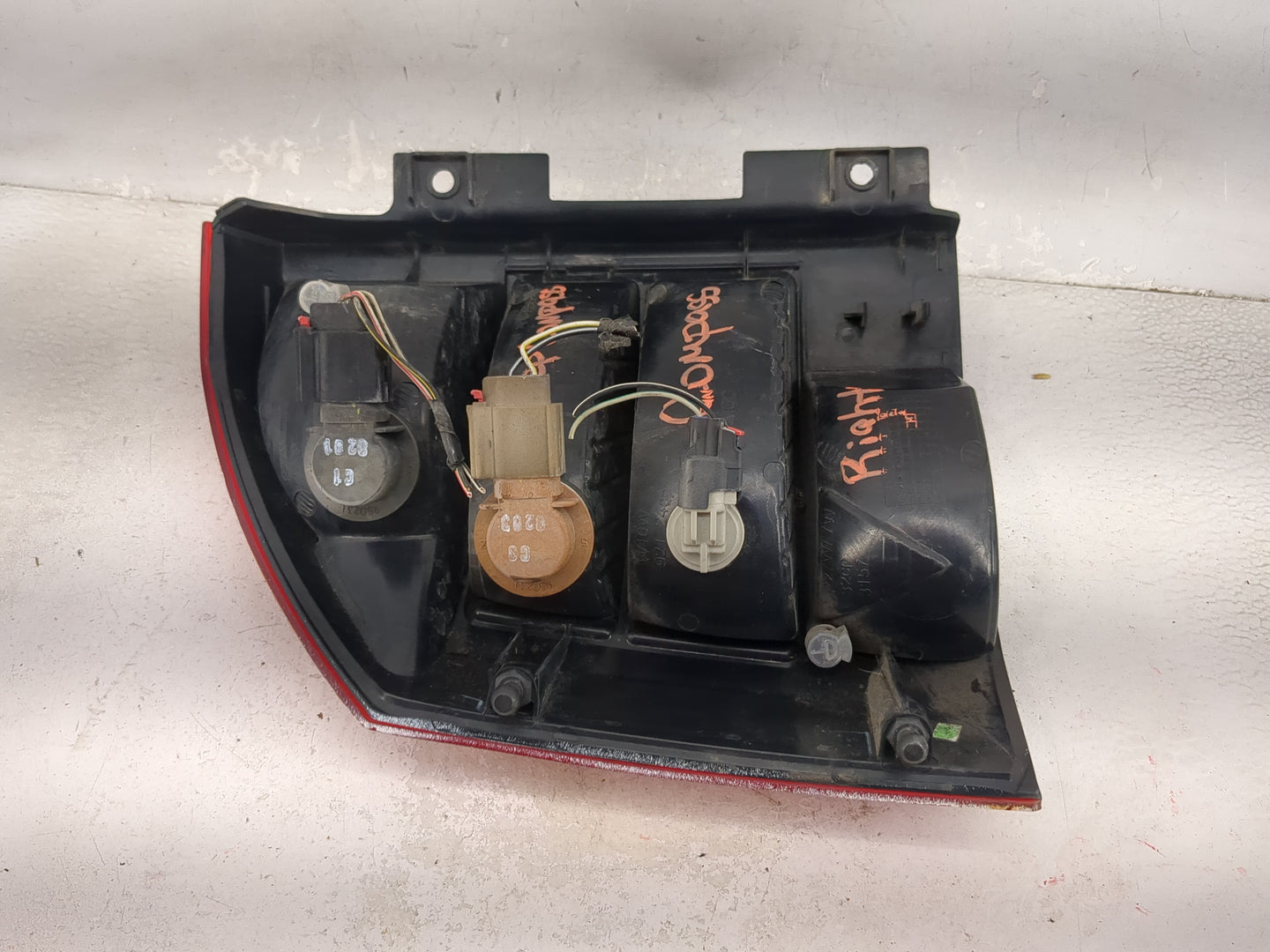 2007-2010 Jeep Compass Tail Light Assembly Passenger Right OEM P/N:32CP 3157 P27W17W Fits Fits 2007 2008 2009 2010 OEM Used 