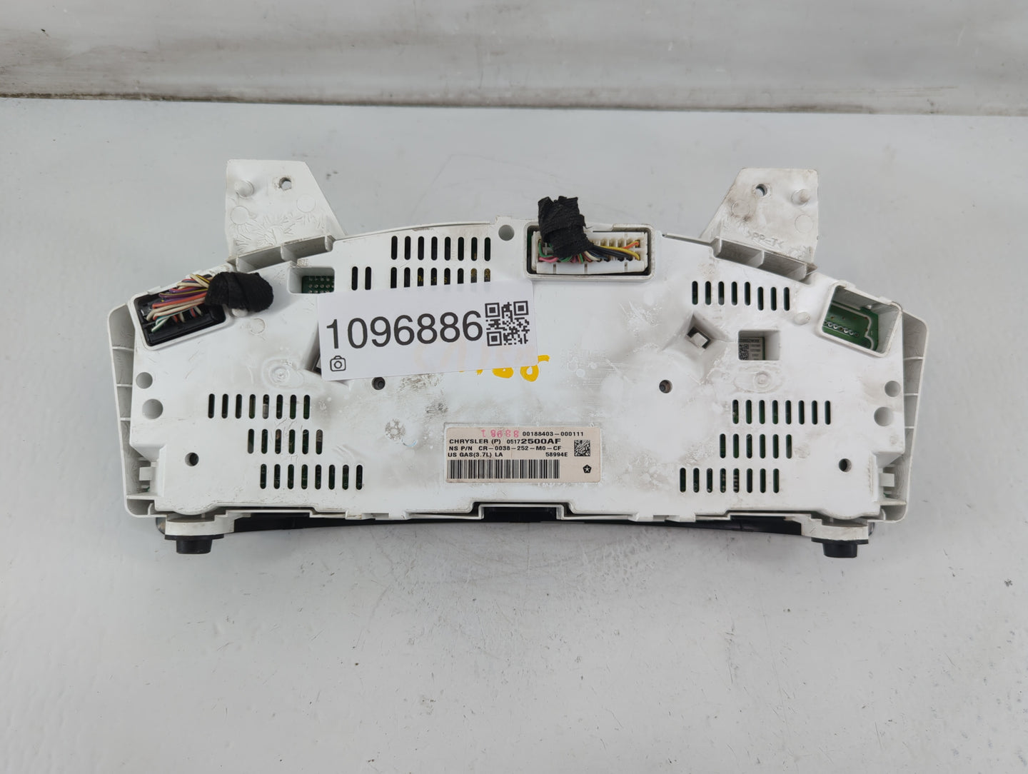 2009-2010 Jeep Grand Cherokee Instrument Cluster Speedometer Gauges P/N:05172500AF 05172500AG Fits Fits 2009 2010 OEM Used A