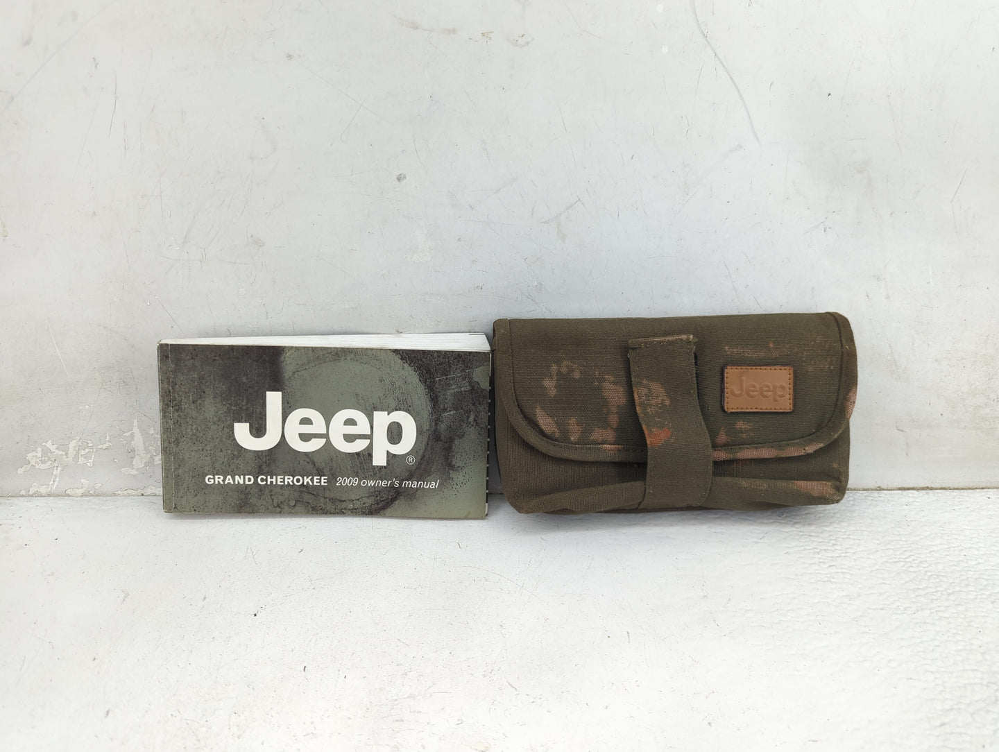 2009 Jeep Grand Cherokee Owners Manual Book Guide P/N:81-326-0954 OEM Used Auto Parts - Oemusedautoparts1.com