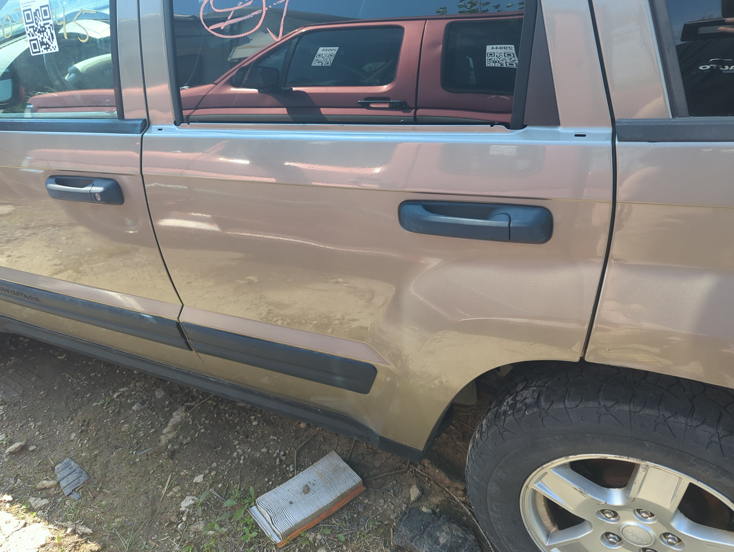 2005-2010 Jeep Grand Cherokee Driver Rear Door Oem 5020684 - Oemusedautoparts1.com
