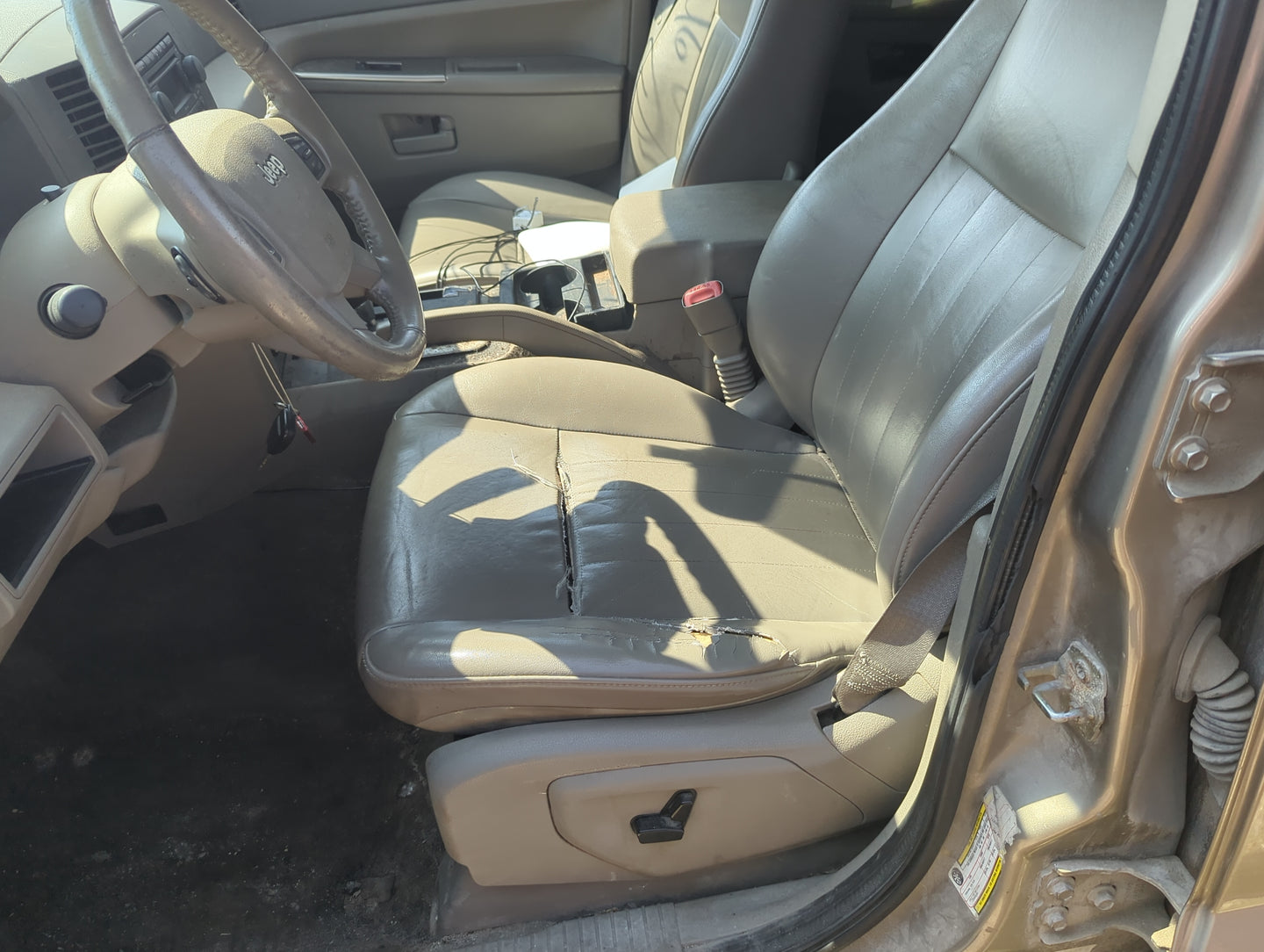 2005-2010 Jeep Grand Cherokee Driver Front Seat Oem - Oemusedautoparts1.com