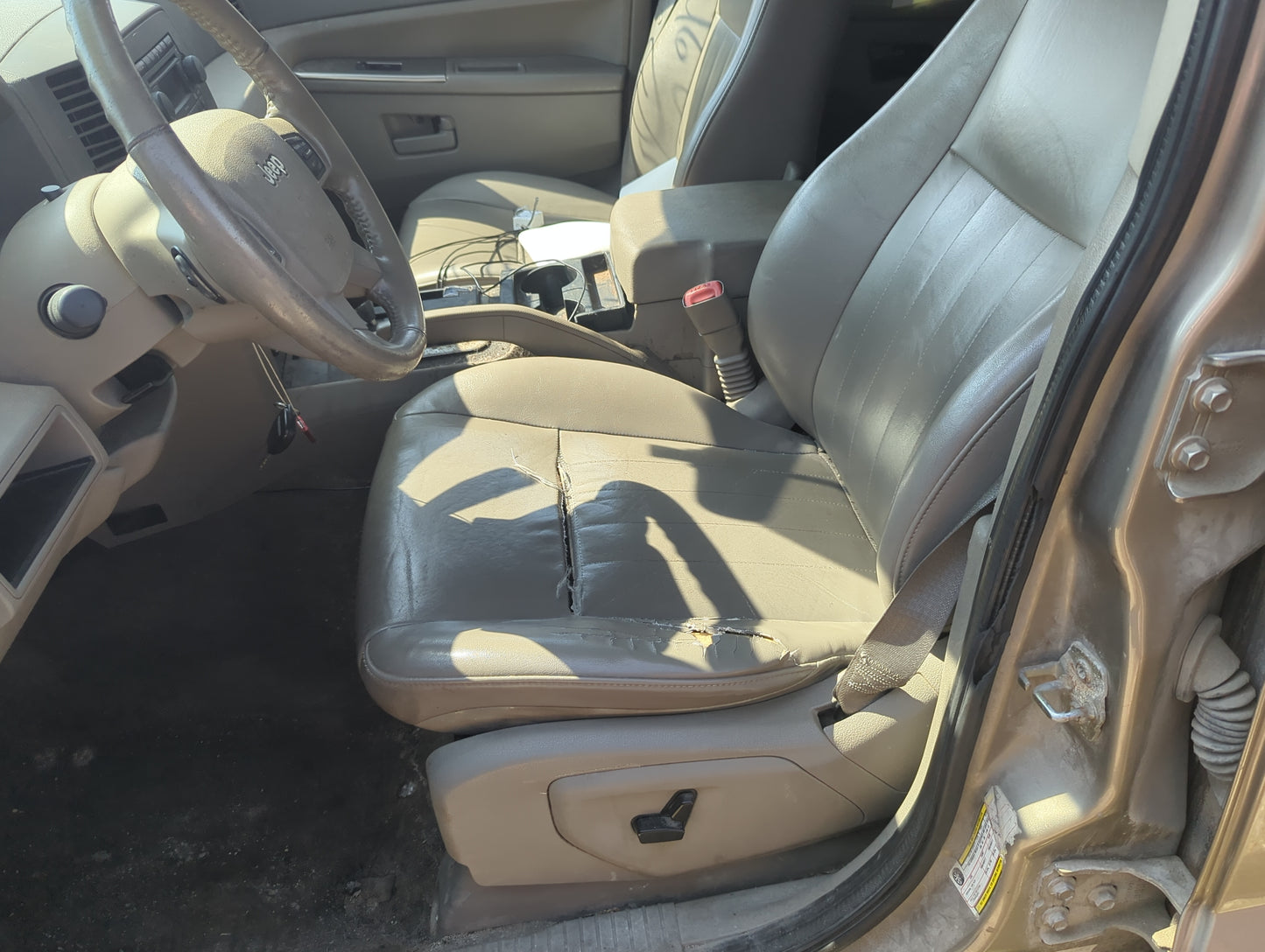2005-2010 Jeep Grand Cherokee Driver Front Seat Oem - Oemusedautoparts1.com