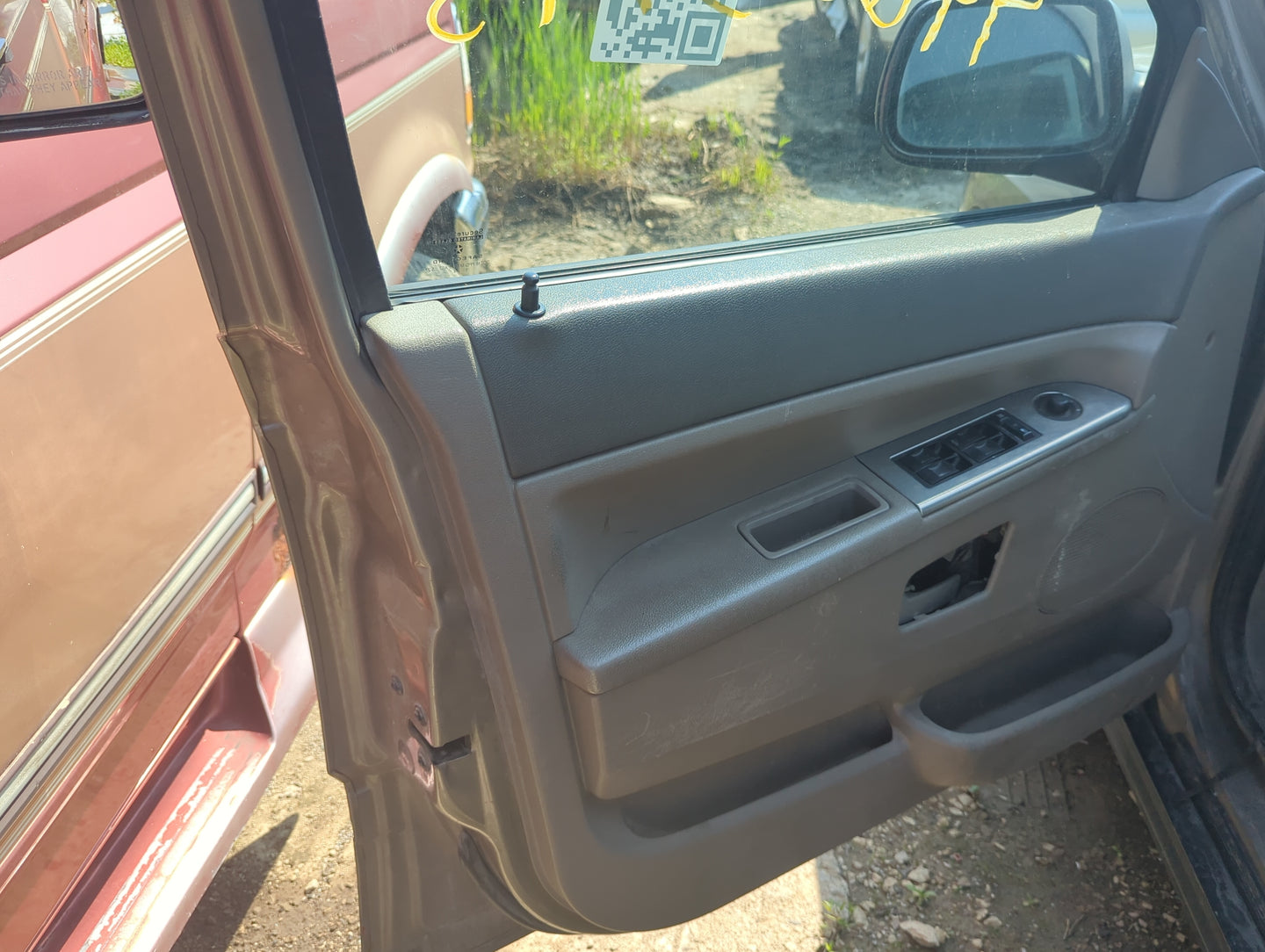2009 Jeep Grand Cherokee Front Left Driver Interior Door Panel Trim - Oemusedautoparts1.com