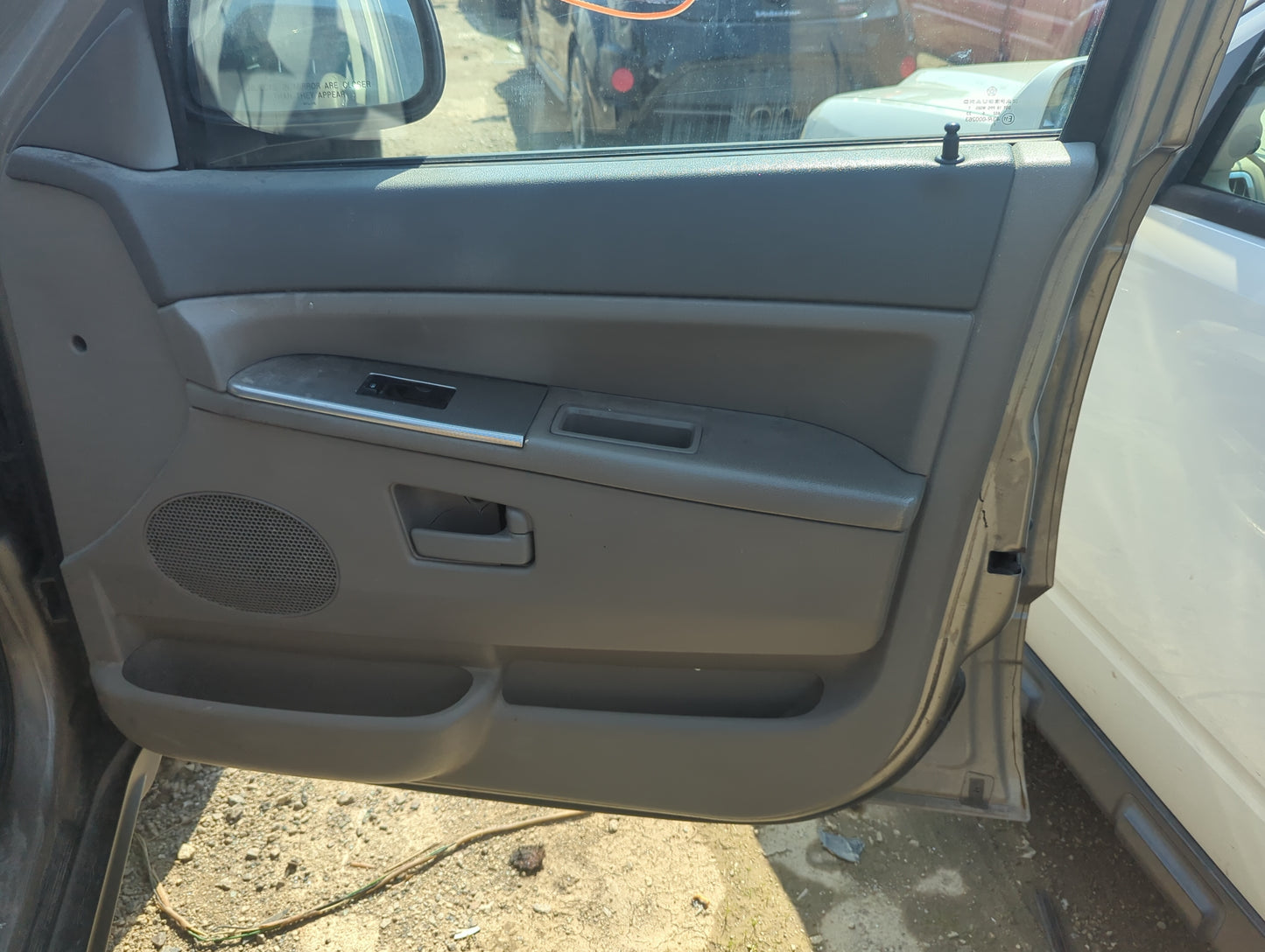 2009 Jeep Grand Cherokee Front Right Passenger Interior Door Panel Trim - Oemusedautoparts1.com
