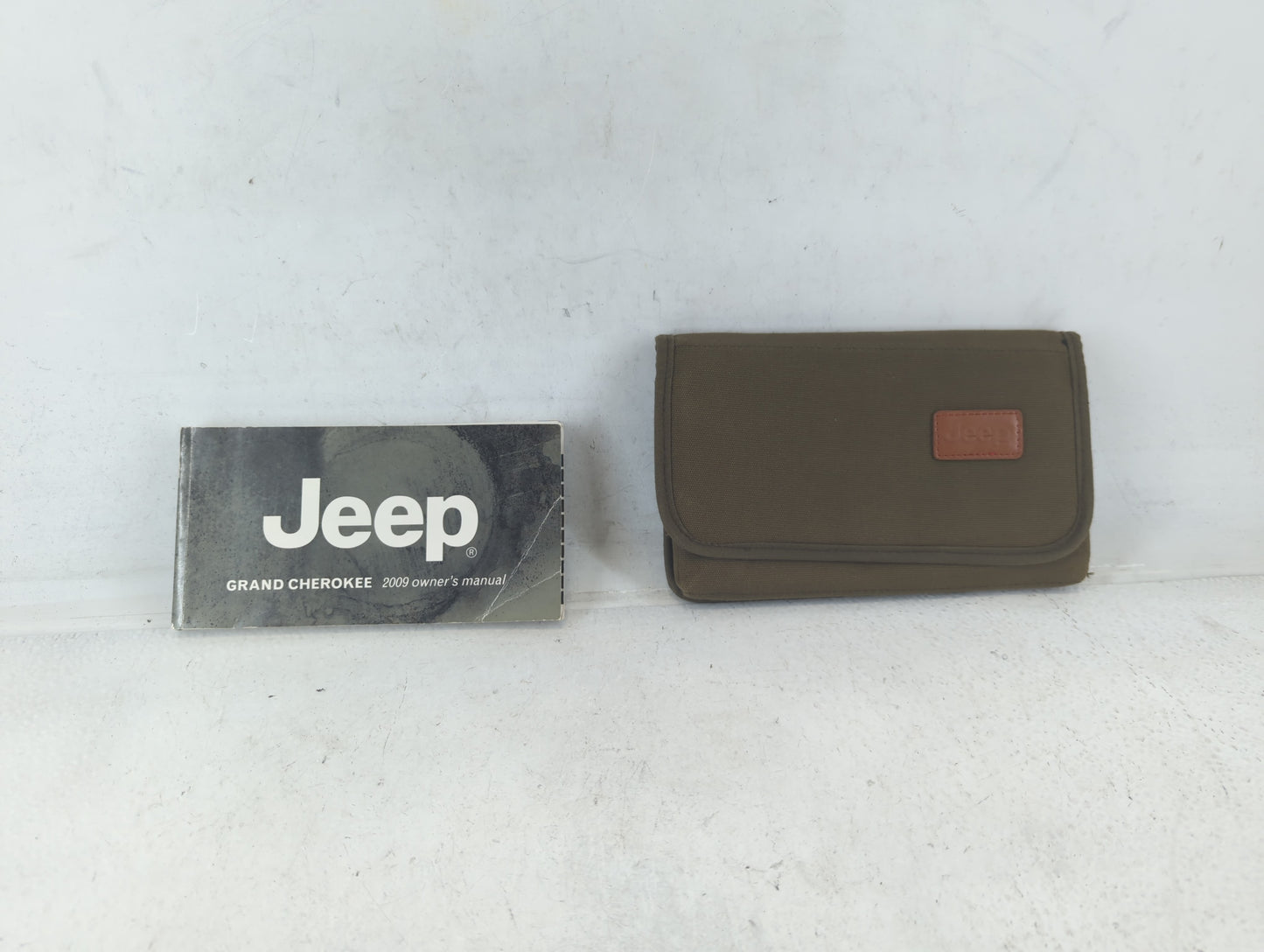 2009 Jeep Grand Cherokee Owners Manual Book Guide P/N:81 326-0954 OEM Used Auto Parts - Oemusedautoparts1.com