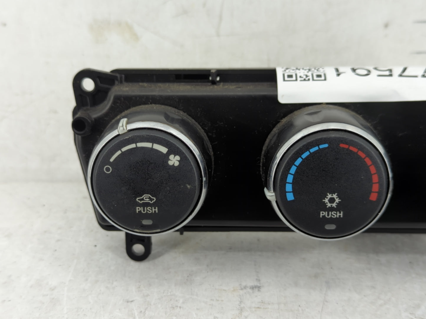 2008-2009 Jeep Liberty Climate Control Module Temperature AC/Heater Replacement P/N:P55111935AA Fits Fits 2008 2009 OEM Used