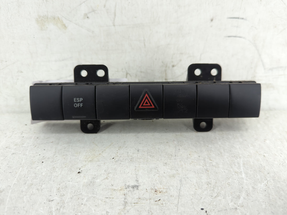 2009 Jeep Liberty Hazard Switch 56046129aa - Oemusedautoparts1.com