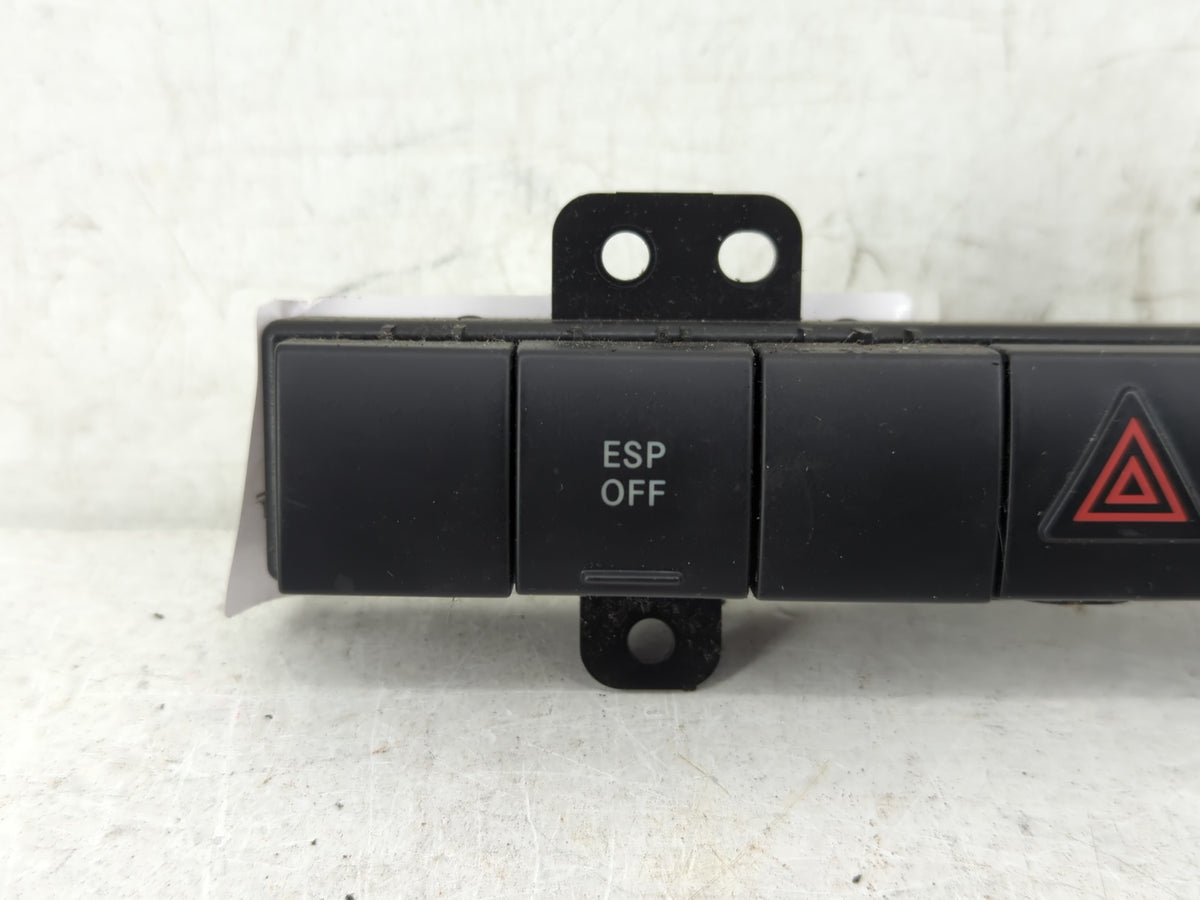 2009 Jeep Liberty Hazard Switch 56046129aa - Oemusedautoparts1.com