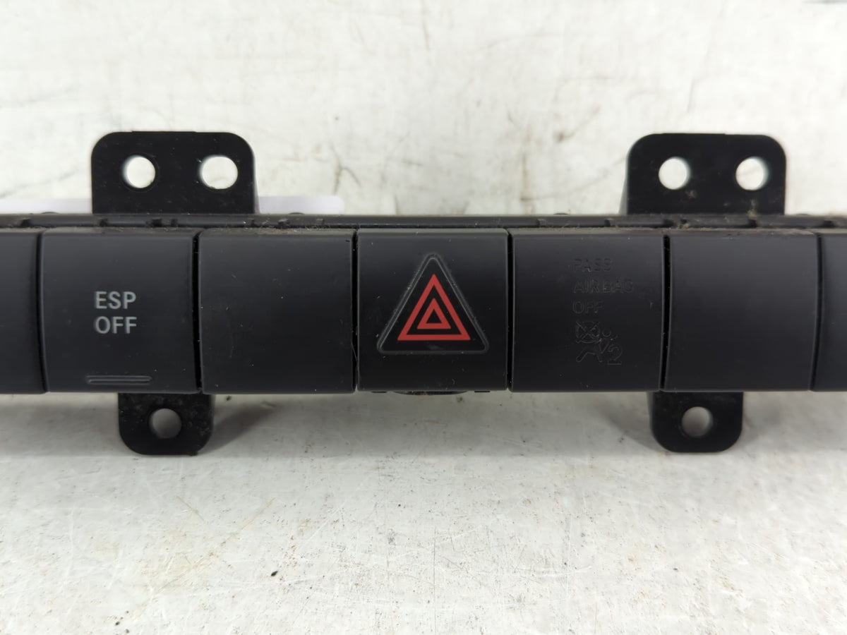 2009 Jeep Liberty Hazard Switch 56046129aa - Oemusedautoparts1.com