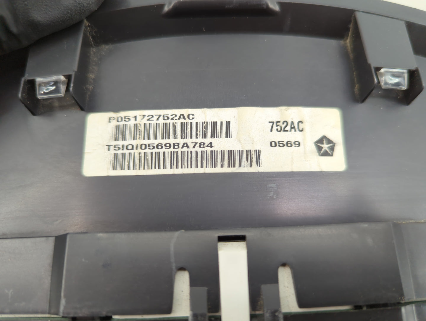 2009 Jeep Liberty Instrument Cluster Speedometer Gauges P/N:P05172752AC T5IQ0569BA784 Miles: Fits OEM Used Auto Parts - Oemu