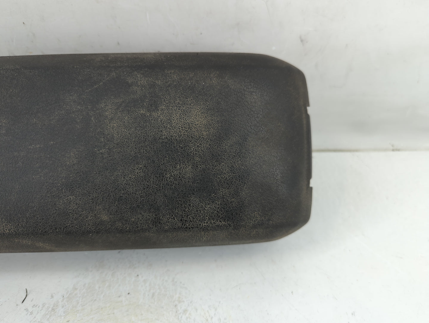 2009-2010 Jeep Patriot Center Console Armrest Cover Lid Fits Fits 2009 2010 OEM Used Auto Parts - Oemusedautoparts1.com