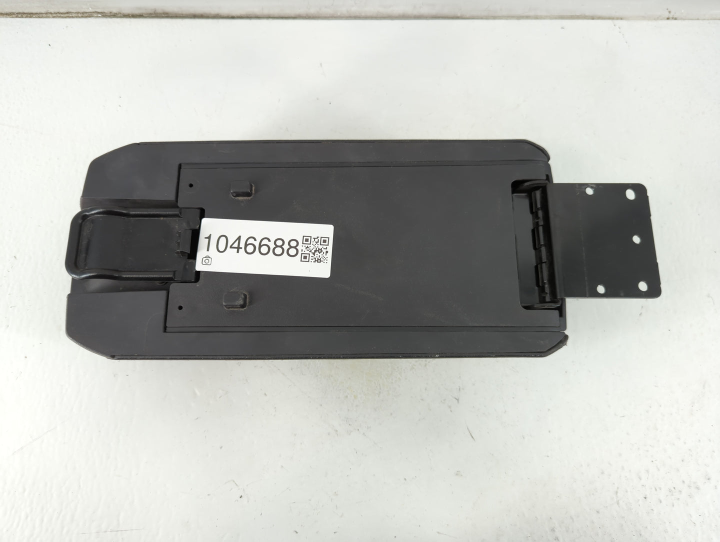 2009-2010 Jeep Patriot Center Console Armrest Cover Lid Fits Fits 2009 2010 OEM Used Auto Parts - Oemusedautoparts1.com