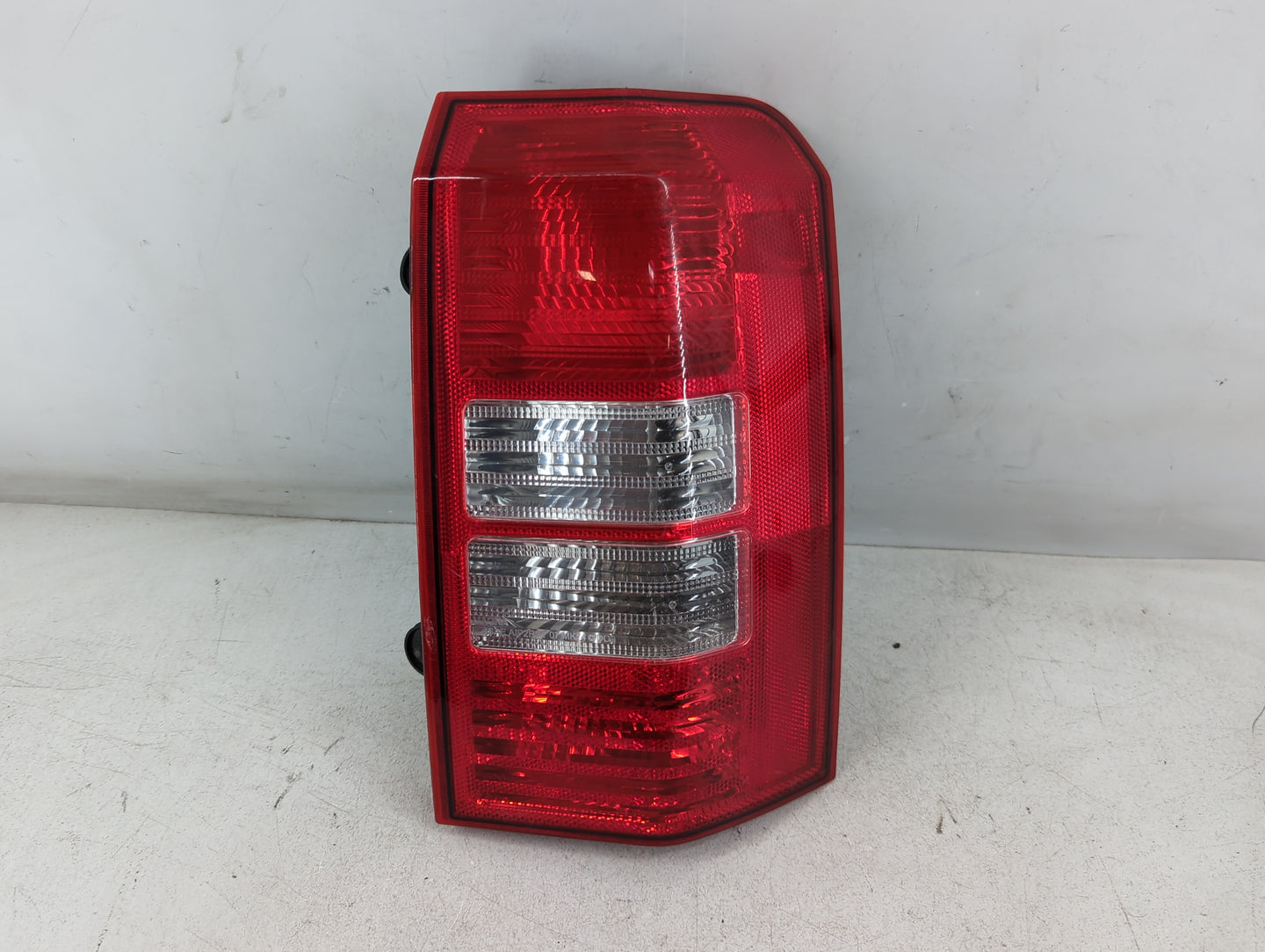 2008-2017 Jeep Patriot Tail Light Assembly Passenger Right OEM P/N:400379 320342 Fits OEM Used Auto Parts - Oemusedautoparts