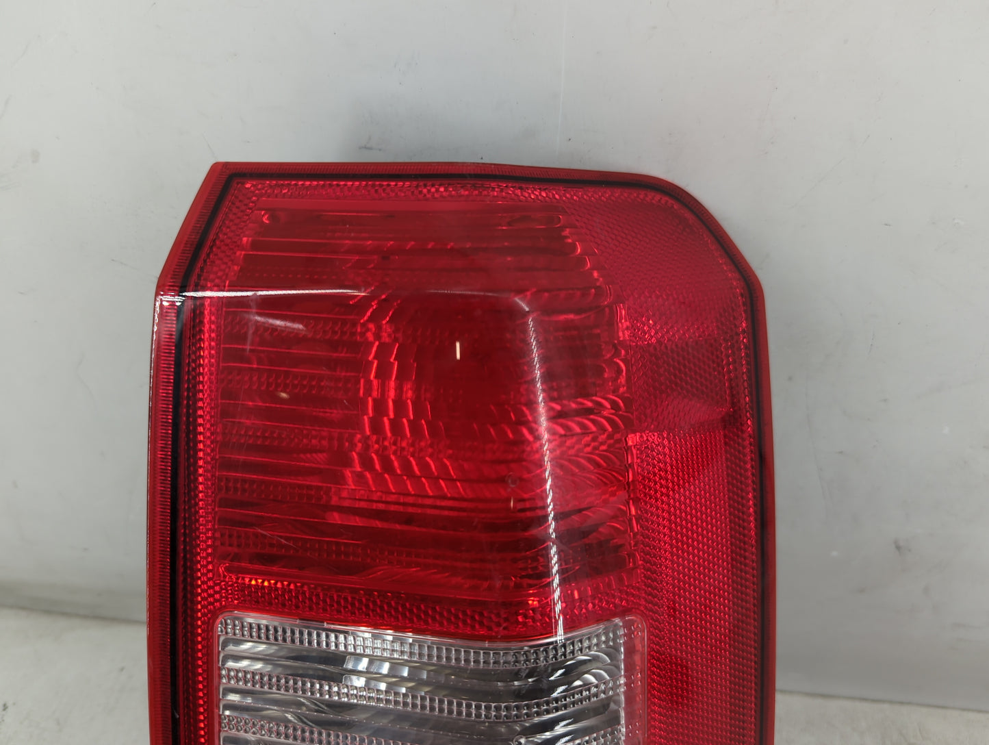 2008-2017 Jeep Patriot Tail Light Assembly Passenger Right OEM P/N:400379 320342 Fits OEM Used Auto Parts - Oemusedautoparts