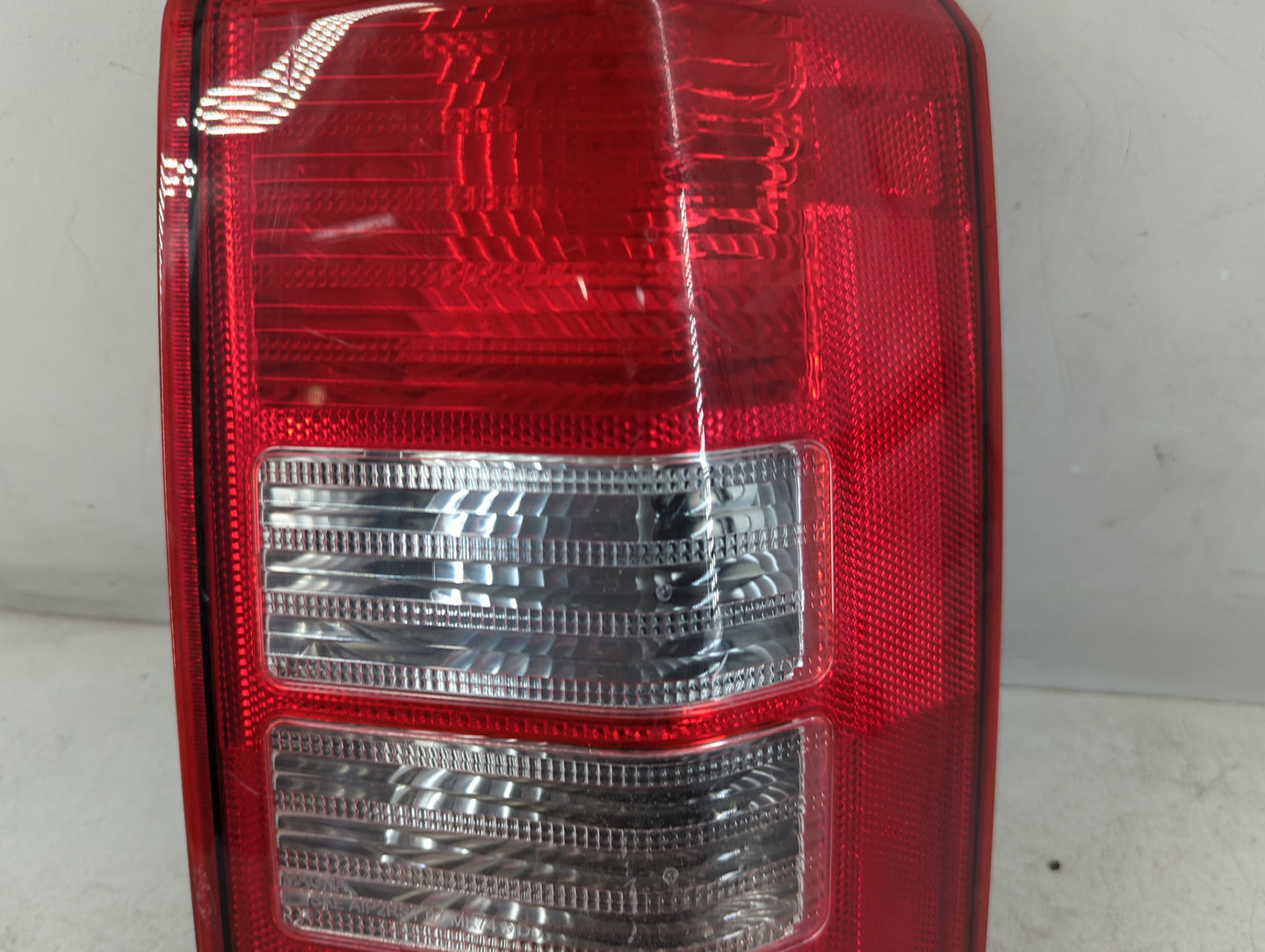 2008-2017 Jeep Patriot Tail Light Assembly Passenger Right OEM P/N:400379 320342 Fits OEM Used Auto Parts - Oemusedautoparts