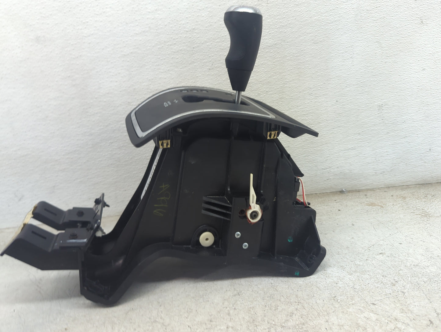 2009 Jeep Patriot Floor Console Assembly Shifter - Oemusedautoparts1.com