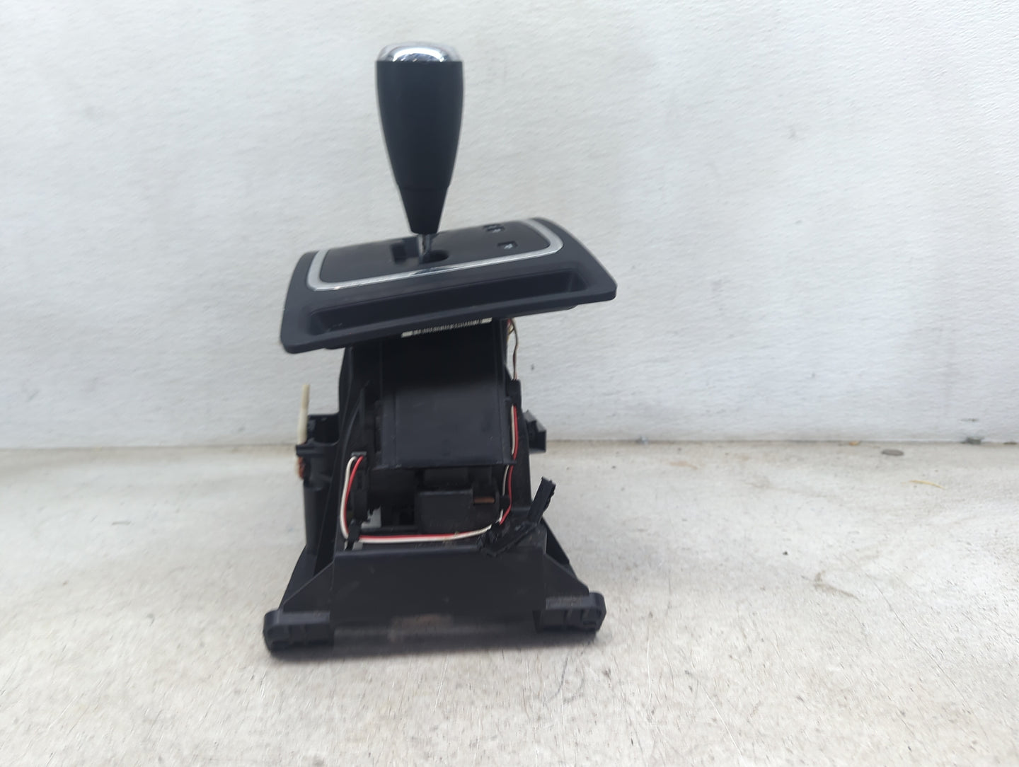 2009 Jeep Patriot Floor Console Assembly Shifter - Oemusedautoparts1.com