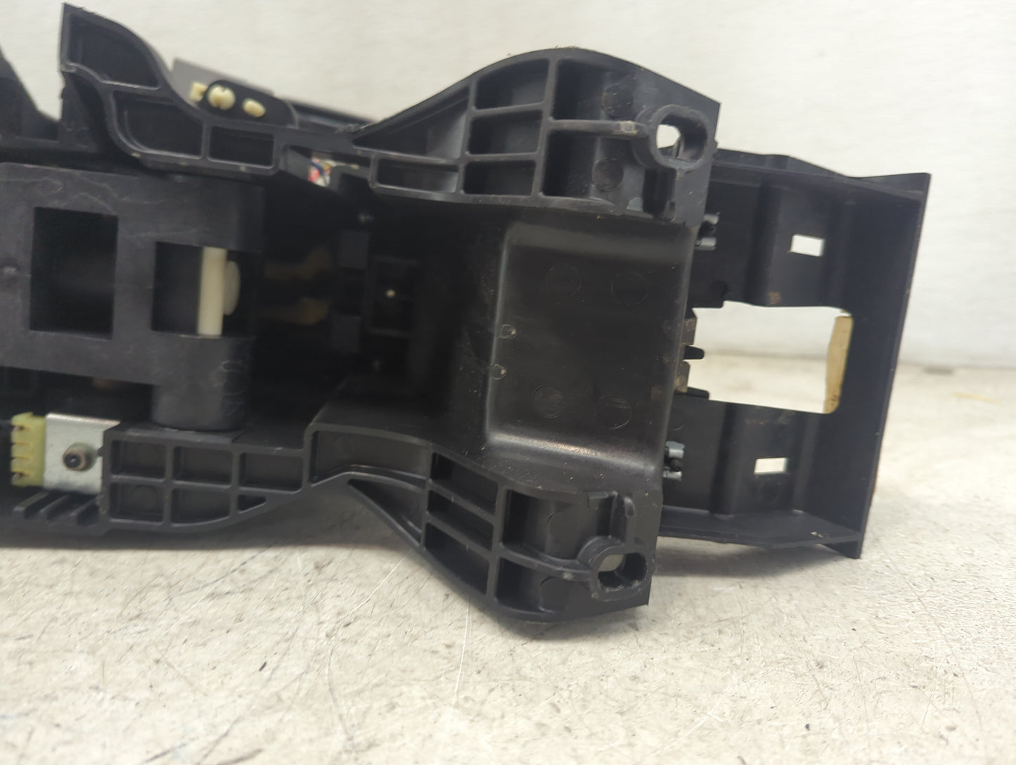 2009 Jeep Patriot Floor Console Assembly Shifter - Oemusedautoparts1.com