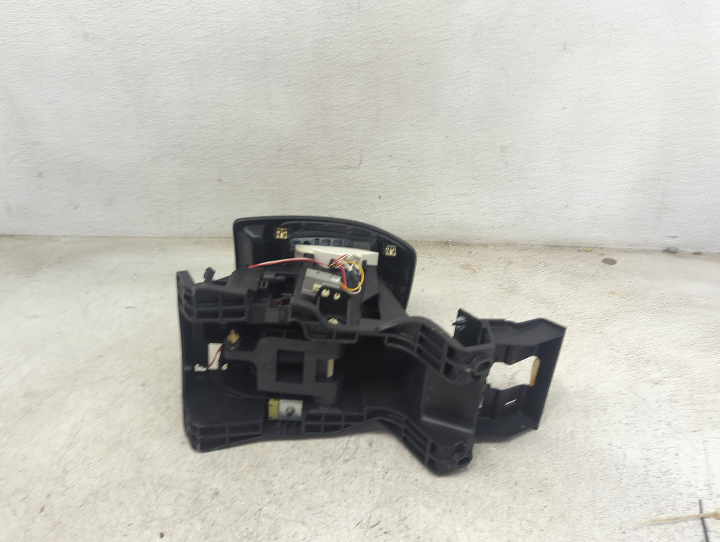 2009 Jeep Patriot Floor Console Assembly Shifter - Oemusedautoparts1.com